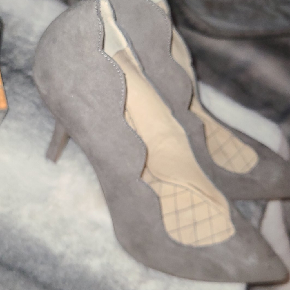 Detailed Pumps - Picture 4 of 7